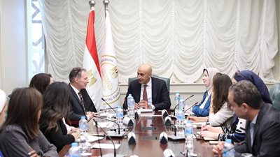 وزير التعليم يبحث مع برنامج الأغذية العالمي تعميم أفضل ممارسات التغذية المدرسية