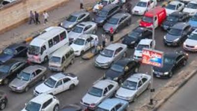 النشرة المرورية.. تكدس بحركة سير السيارات في شوارع القاهرة والجيزة 