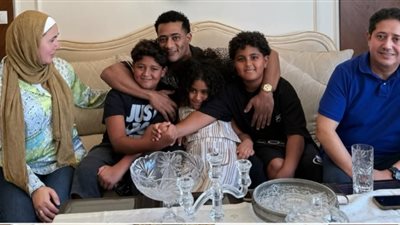 محمد رمضان يعلن انتهاء أزمة نجله علي: «الصلح تم وكسبت أخ وأخت»