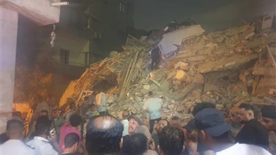 مأساة في السيدة زينب.. انهيار عقار من 7 طوابق والبحث عن ضحايا تحت الأنقاض