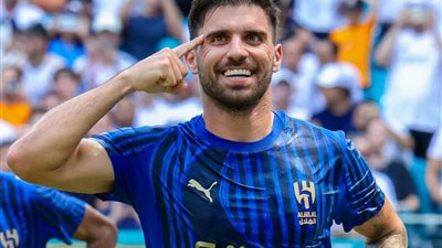 التعادل الإيجابي عنوان الشوط الأول بمباراة ريال مدريد والهلال السعودي 