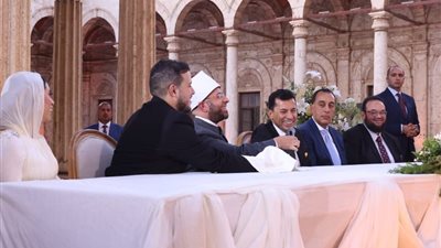 مدبولي يشهد عقد قران ابنة وزير الشباب والرياضة بحضور عدد من الوزراء