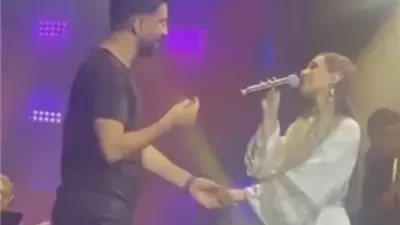 كارمن سليمان تفاجئ زوجها على مسرح 