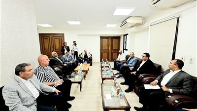 وزير الإسكان ومحافظ المنيا يناقشان مع نواب البرلمان تقدم مشروعات 