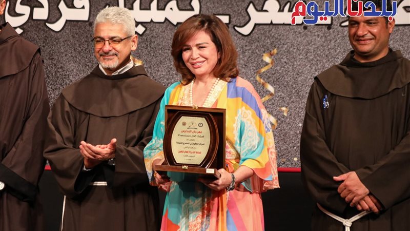 تكريم الفنانة إلهام
