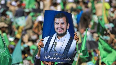 الشرق الأوسط يشتعل.. الحوثيون يهددون باستهداف السفن الأمريكية في البحر الأحمر