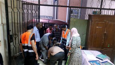 محافظ المنوفية يلتقي فتاتين من ذوي الهمم ويوجّه بصرف مساعدات مالية لهما