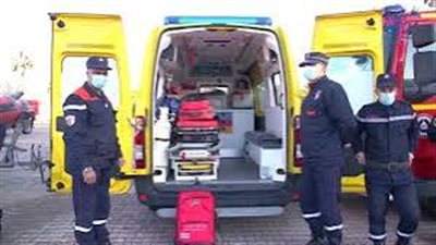 الحماية المدنية تنتشل شخصين من أسفل أنقاض مبنى شبرا مصر المنهار 