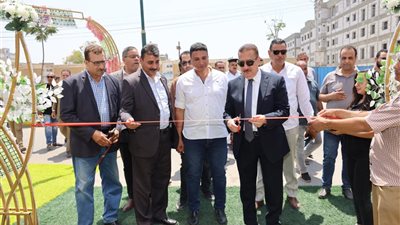 محافظ المنوفية يفتتح سوق اليوم الواحد لبيع السلع الغذائية بأسعار مخفضة.. صور 