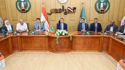 محافظ المنوفية يسلم مساعدات مالية ومواد غذائية ولحوم لـ 70 حالة إنسانية