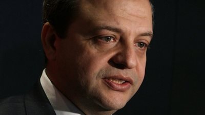 وليد شرابي.. لاجئ يبحث عن هوية بديلة بعد خيانة وطنه