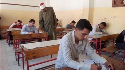 وسط إجراءات مشددة.. طلاب الثانوية الأزهرية بكفر الشيخ يؤدون امتحان اللغة الأجنبية