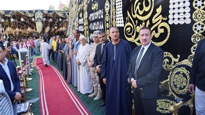 محافظ المنوفية يتلقى العزاء في ضحايا حادث الإقليمي بكفر السنابسة