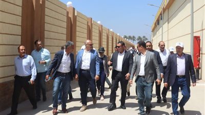 وزير الإسكان ومحافظ القليوبية يتابعان ملفات مياه الشرب والصرف الصحي ميدانيًا