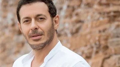 مصطفى شعبان خارج دائرة الشائعات.. وجمهوره يضرب مثالا للخصوصية