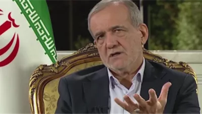 الرئيس الإيراني يشيد بوحدة الشعب في مراسم تشييع الشهداء