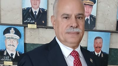 أب يضع ابنه في شنطة السيارة.. اللواء رأفت الشرقاوي يوجه رسالة هامة 