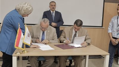 رئيس جامعة أسيوط الجديدة التكنولوجية يوقع 3 بروتوكولات تعاون لتدريب الطلاب