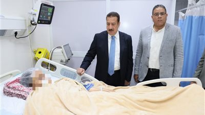 محافظ المنوفية يزور مصابي حادث الإقليمي: أنا تحت أمركم وفي خدمتكم