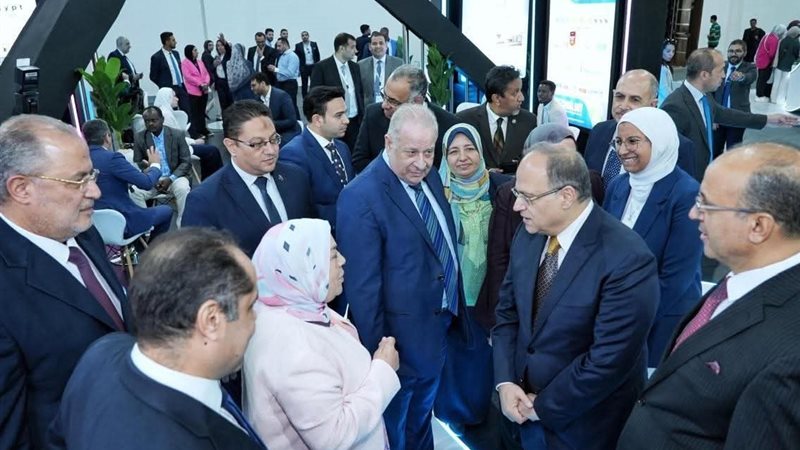 جولة رئيس هيئة الدواء