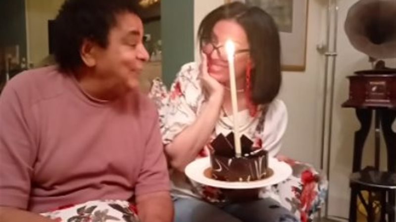 محمد منير يحتفل بعيد