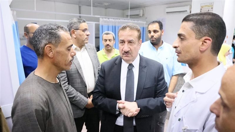 محافظ المنوفية أثناء