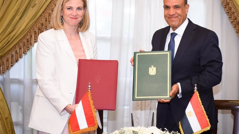 وزير الخارجية ونظيرته