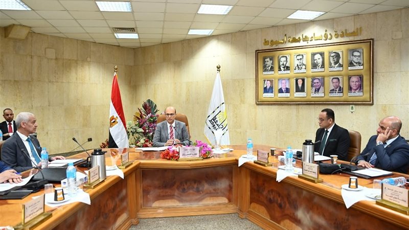 رئيس جامعة أسيوط