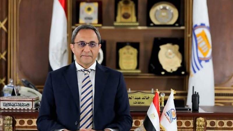 محافظ قنا