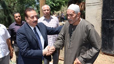 محافظ المنوفية يقدم واجب العزاء لأسرة سائق توك توك ضحية الطقس السيئ بكمشيش