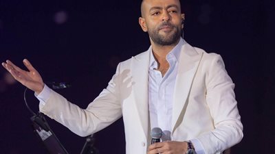 تامر عاشور يفتتح سهرات مهرجان العلمين الجديدة 2025 
