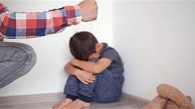 خبيرة قانونية: القانون يعفي الآباء من عقوبة ضرب الأبناء إذا كان بنية حسنة