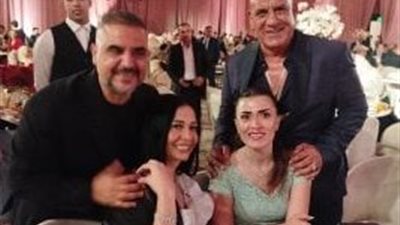 أبرزهم محمد لطفي وإيهاب توفيق.. نجوم الفن يشاركون محمد فؤاد فرحته بزفاف ابنته