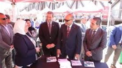 وزير قطاع الأعمال ومحافظ دمياط يناقشان تعزيز التعاون الصناعي والسياحي