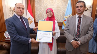 محافظ كفر الشيخ يكرم الطلاب الأوائل في المسابقات التعليمية لعام 2025 (صور)