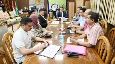 بتوجيهات رئاسية.. محافظ المنوفية يعقد اجتماعًا لبحث غلق الطريق الإقليمي