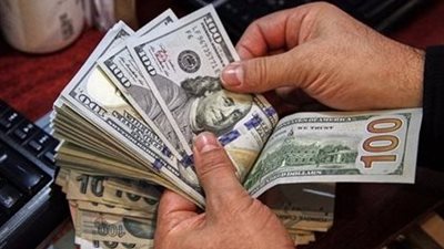 تحويلات المصريين تقوي الجنيه أمام الدولار وتخفض معدل التضخم