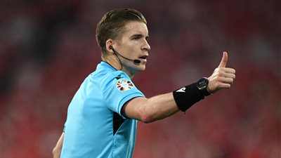 طاقم تحكيم مباراة فلومينينسي وتشيلسي بنصف نهائي كأس العالم للأندية