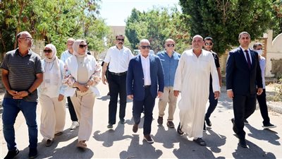 محافظ الاسماعيلية يأمر بسرعة تركيب كاميرات مراقبة والتعاقد مع شركة أمن للمقابر 
