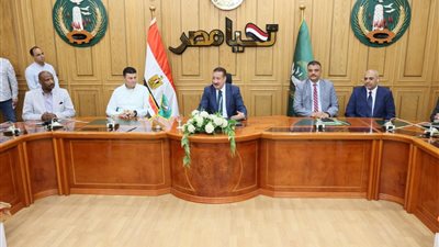 محافظ المنوفية يوزع مساعدات مالية وعينية لأكثر من 50 حالة إنسانية