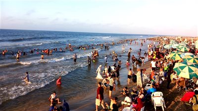 مصيف بلطيم.. ملاذ البسطاء رغم قلة الخدمات وغياب المصالح الحكومية