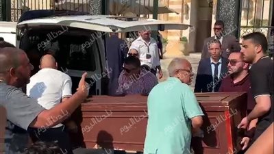 وسط غياب نجوم الفن.. لحظات مؤلمة لأسرة الفنانة شروق في وداعها الأخير