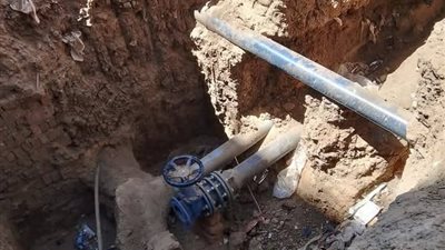طرق متهالكة وحفر لا تنتهي.. أهالي المنوفية يشكون غياب التطوير وبطء التنفيذ