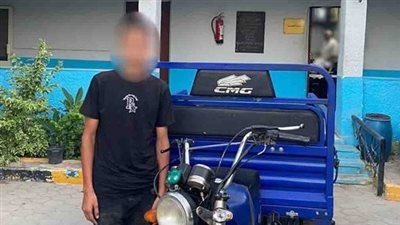 خبطه وجري.. ضبط سائق تروسيكل صدم فرد مرور وهرب في الهرم