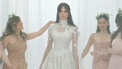 فستان زفاف آمال ماهر في خبر عاجل يشعل السوشيال ميديا.. فيديو