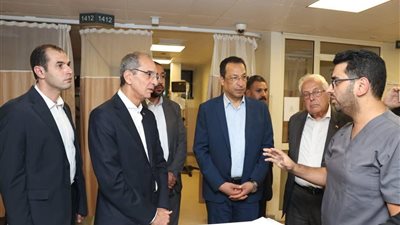 وزير الاتصالات يقطع زيارته للخارج بسبب حريق سنترال رمسيس