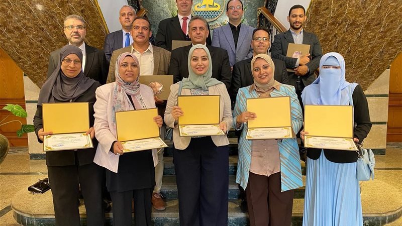 بعد تكريم وزير الصحة..