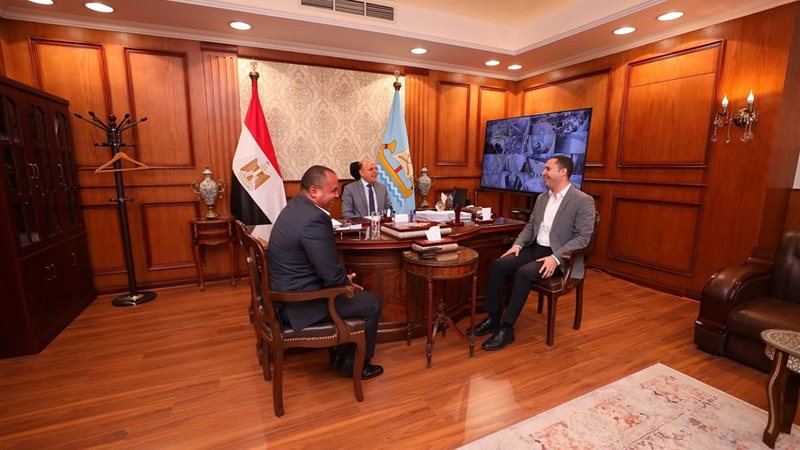 محافظ كفر الشيخ مع
