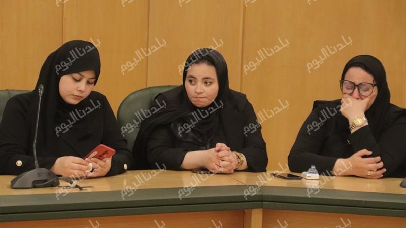 بكاء أسرة الكاتب