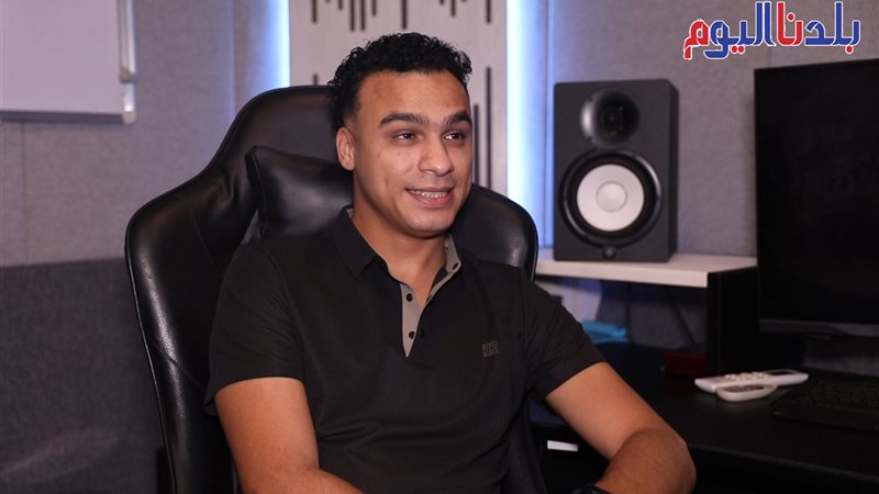 الشاعر المصري مصطفى